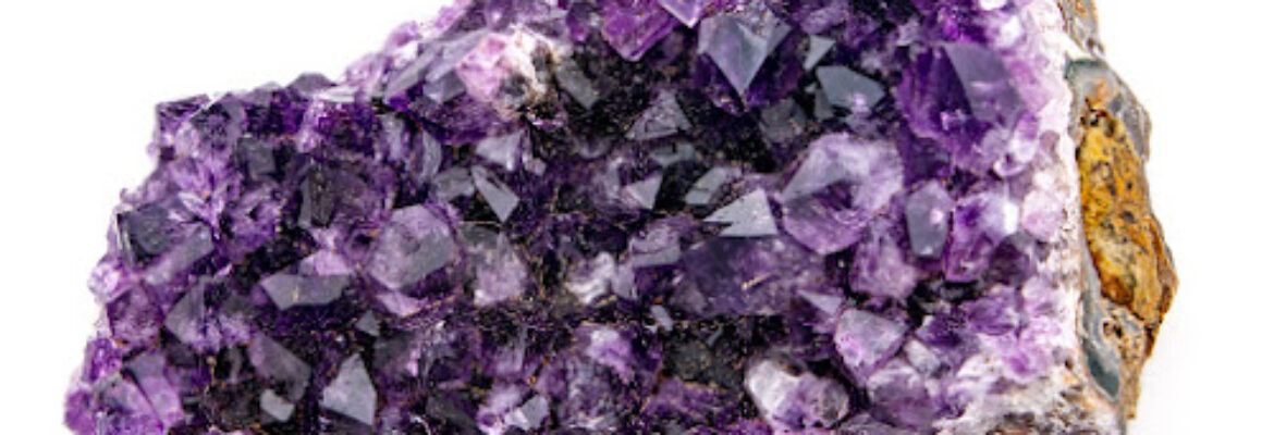 Rocky’s Crystals & Minerals X Vintage Clothing Millburn