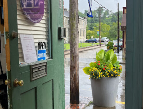 Garnet Moon Boutique